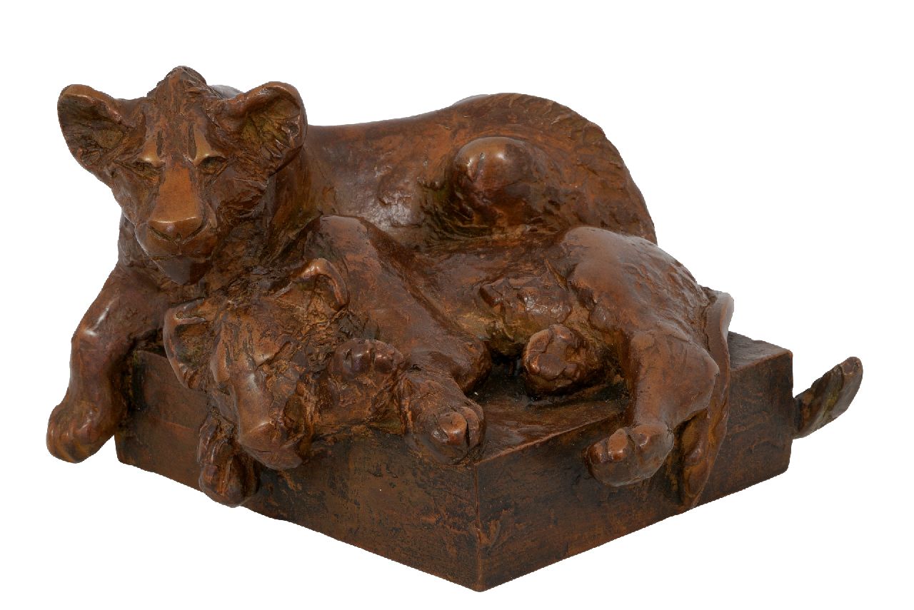 Heyster H. | Hetty Heyster | Beelden en objecten te koop aangeboden | Twee rustende welpen, brons 11,5 cm, gesigneerd met mon Heyster H. | Hetty Heyster | Beelden en objecten te koop aangeboden | Twee rustende welpen, brons 11,5 cm, gesigneerd met mon