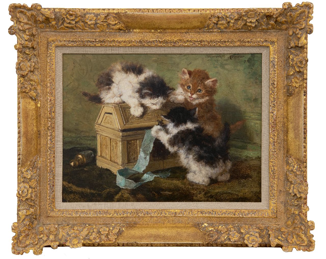 Ronner-Knip H.  | Henriette Ronner-Knip | Schilderijen te koop aangeboden | Drie jonge poesjes spelend met een brievenkistje, olieverf op paneel 18,7 x 24,5 cm, gesigneerd rechtsboven en gedateerd '94