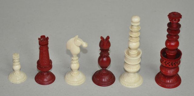 Schaakset   | An English ivory chess set, in the Indian style, 19th c., Elfenbein 11,5 cm, executed in the 19th century